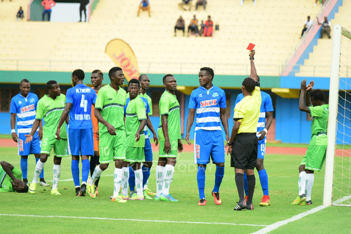 Myugariro wa Rayon Mutsinzi Ange yahawe ikarita itukura