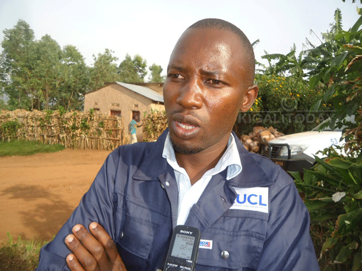 Nkundabakuze Furgence umuyobozi wa UECL Gicumbi ngo ibi barabikora kugirango buri muturage wese agerweho n'amashanyarazi