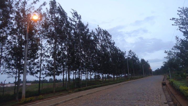 Ahanyurwa n'abantu benshi ngo hari amatara yo ku mihanda.