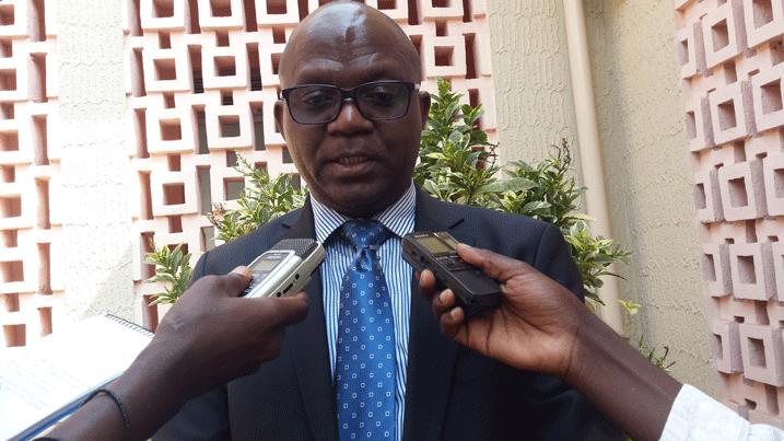 Nyirindekwe asaba abakiriya babo kujya bitondera uburyo boherezamo amafaranga mu mahanga.