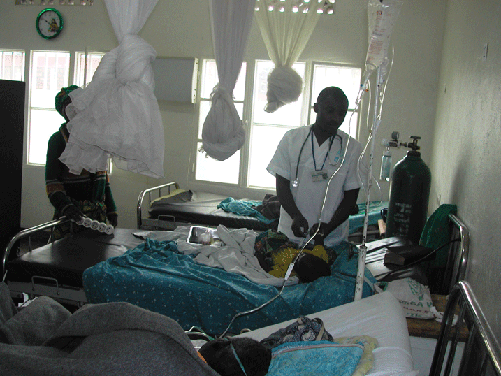 Mu bitaro bimwe na bimwe ngo umurwayi iyo akize ntashobora kurenga imbago z'ibitaro atishyuye.