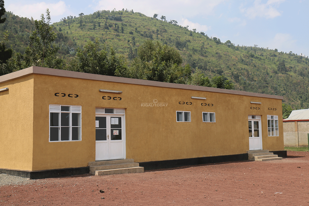 Ikibuga cy'imyitozo cya Rubavu, nacyo gifite urwambariro rufasha abahitoreza, rwujuje ibyangombwa byose