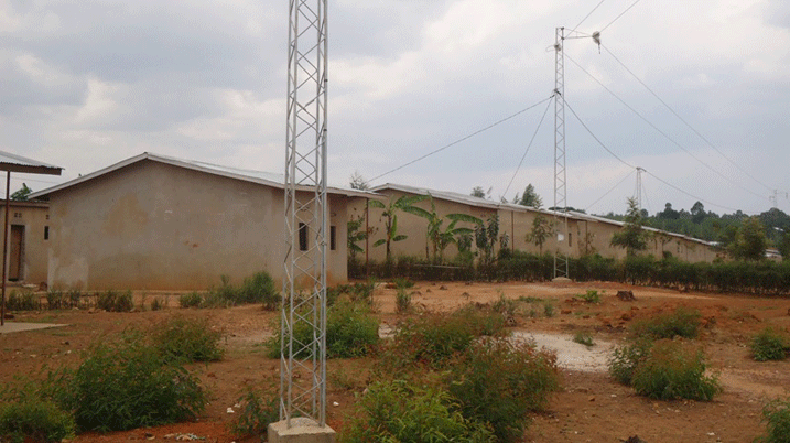 Uyu mudugudu utuwemo n'abasigajwe inyuma n'amateka. Na bo bagezweho n'ibyiza by'amashanyarazi n'ubwo harimo abadacana ngo kubera ubushobozi.