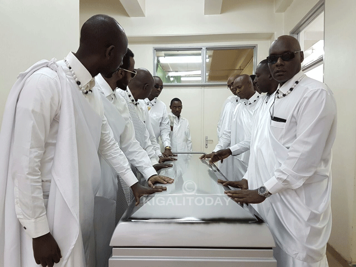 Umuhango wo gutabarizwa kwa Kigeli V Ndahindurwa wabimburiwe no gusezera Umugogo we wari uruhukiye muri bitaro bya Faisal 