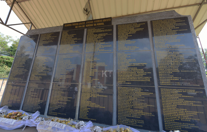 Urwibutso ruriho amazina y'abatutsi biciwe kuri Ste Famille muri Jenoside.