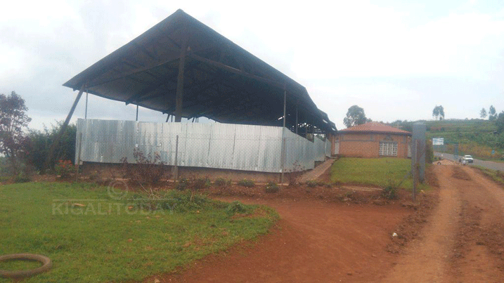 Urwibutso rushyinguwemo abazize jenoside ba Gashirabwoba rurashaje kandi ni ruto ku buryo imvura igwa amazi akajya mu mva