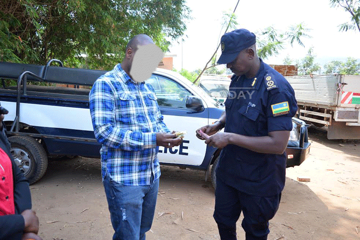 Uwibwe amafaranga utifuje kugaragara mu itangazamakuru yahise ayasubizwa