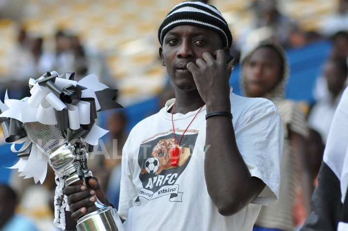 Bamwe bari bizaniye ibikombe byabo