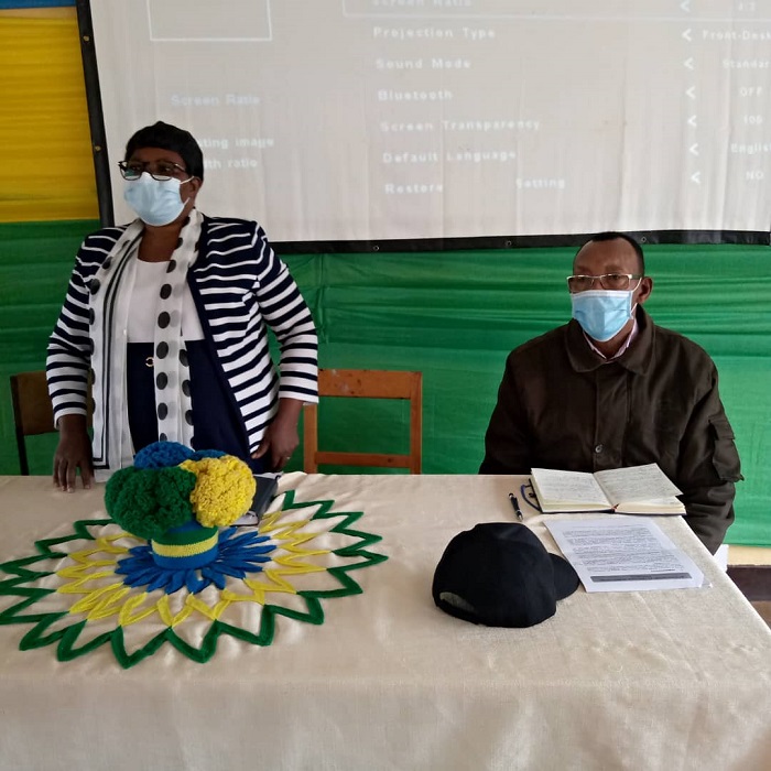 Senateri Clothilde Mukakarangwa na Senateri Ephrem Kanyarukiga, i Huye baganiriye n'abahagarariye abaturage bo mu Murenge wa Huye n'uwa Ngoma