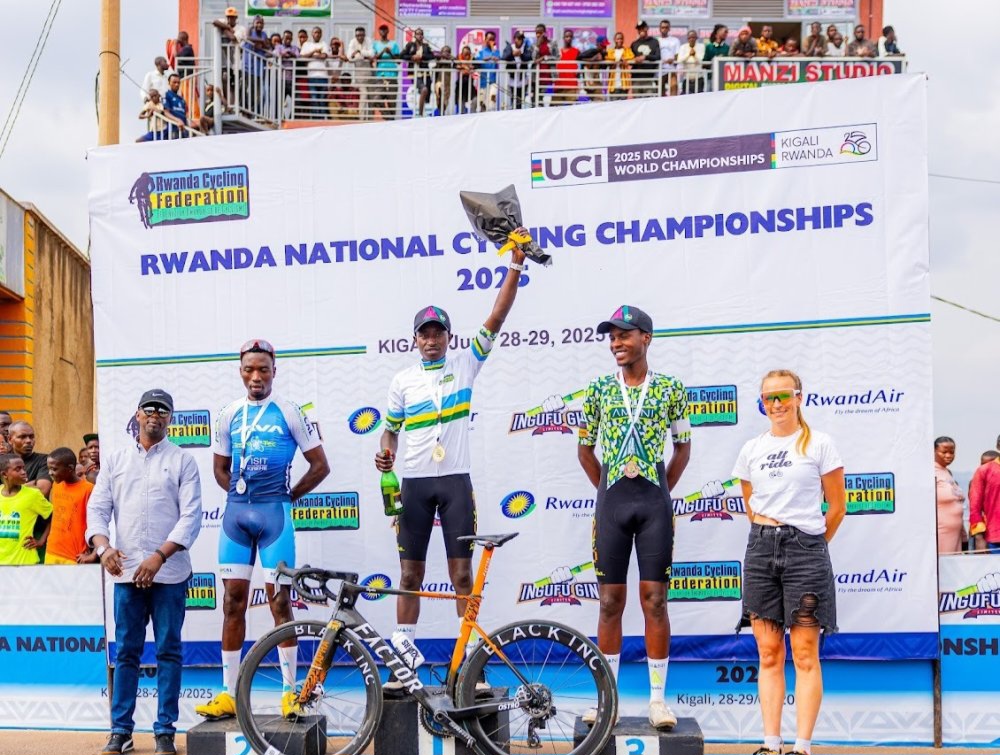 Niyonkuru Samuel watwaye shampiyona mu gusiganwa n'isaha umuntu ku giti cye mu bagabo