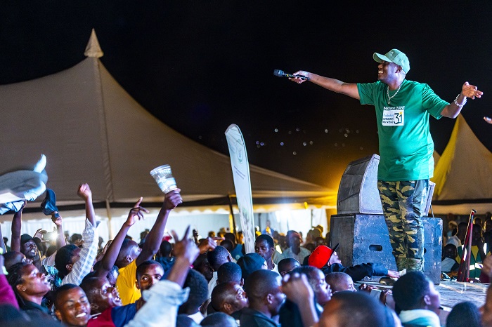 Abaturage bari bishimye, aho bataramiwe na Senderi Hit