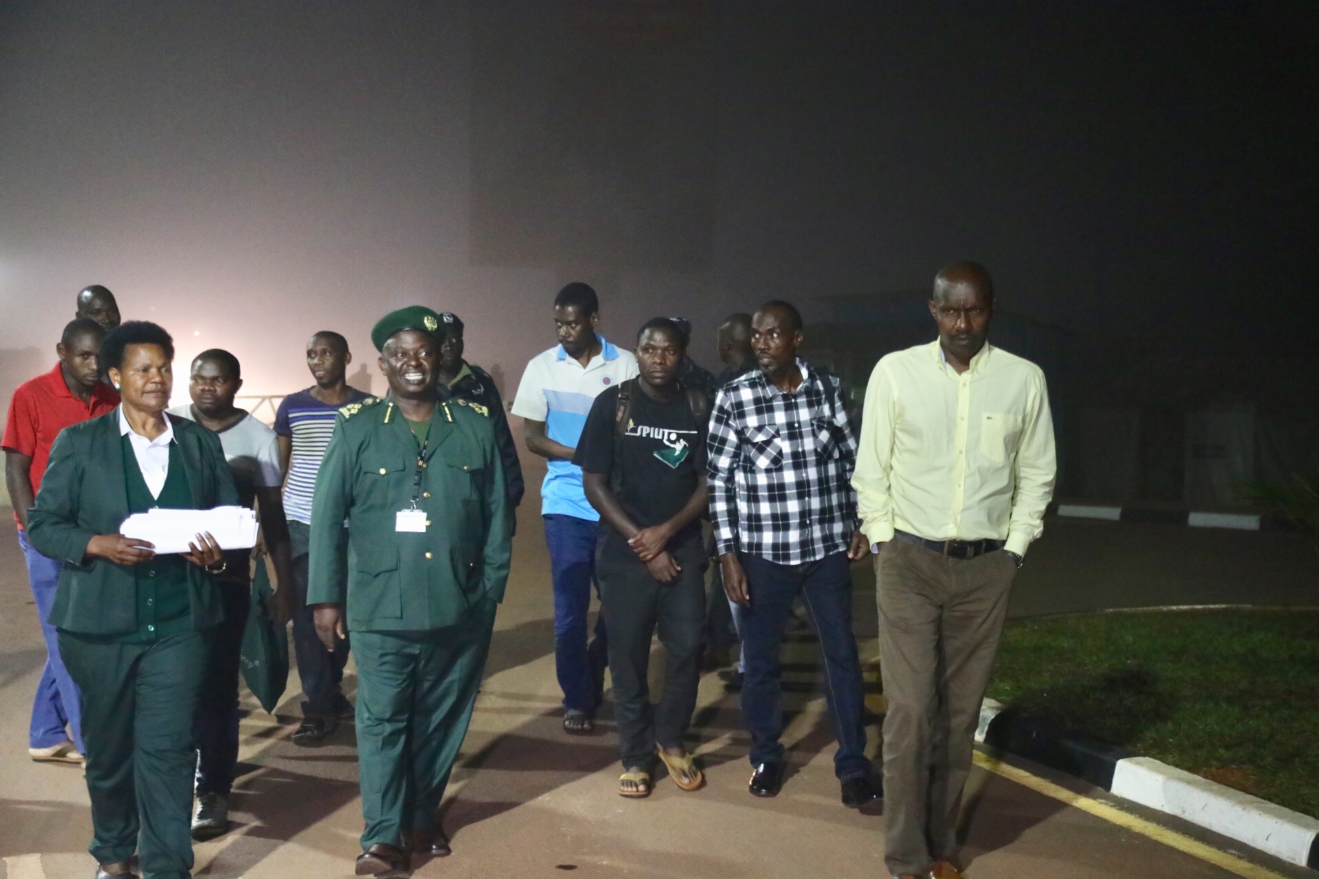 Aha bari bamaze kwambuka umupaka wa Gatuna binjiye mu Rwanda