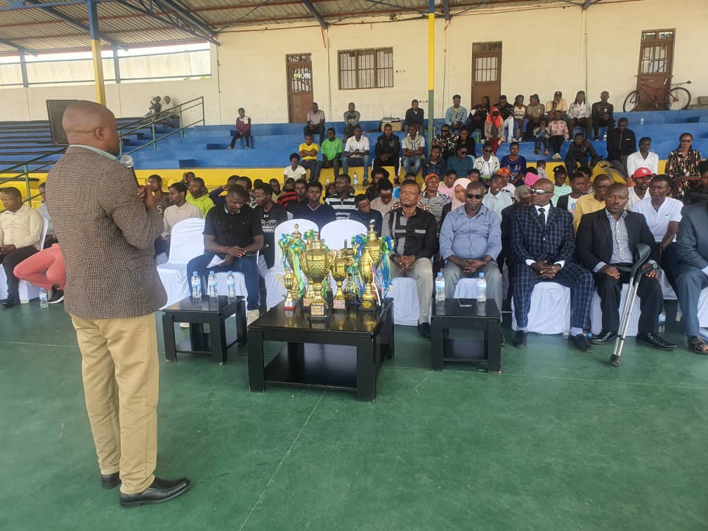 Ubuyobozi bwashimye amakipe yitwaye neza akegukana ibikombe ndetse bunizeza ubufatanye 