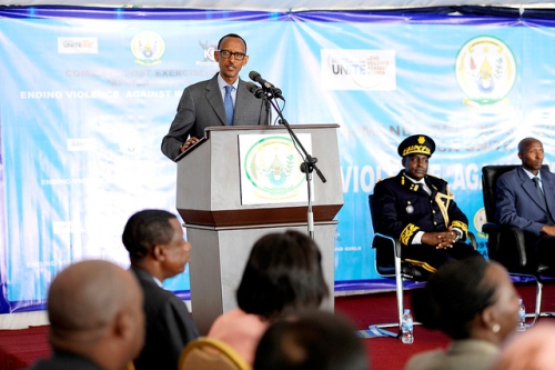 Perezida Kagame yagejeje ijambo ryo kwamagana ihohoterwa rikorerwa abagore n'abakobwa ku banyamahanga bari bahagarariye ibihugu byabo.