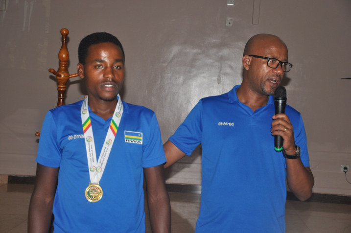 Perezida wa Ferwacy nawe yashimiraga Hadi Janvier uko yayoboye bagenzi be bakegukana imidari