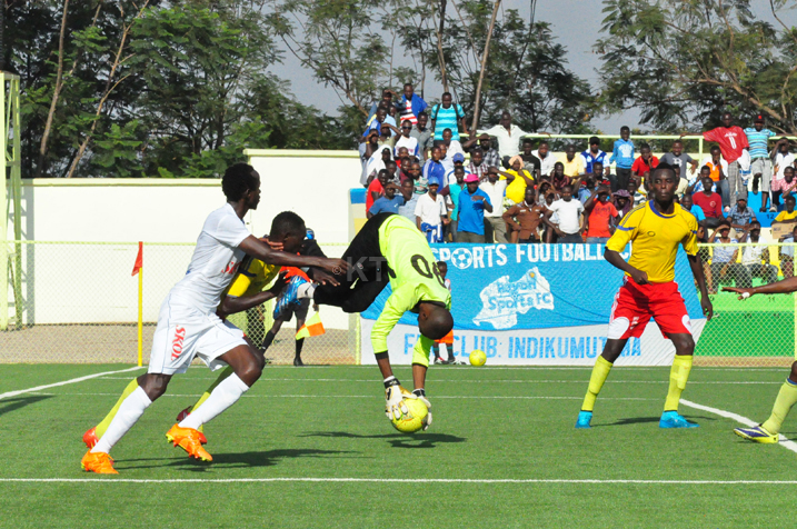 Umunyezamu wa Muhanga yafataga imipira n