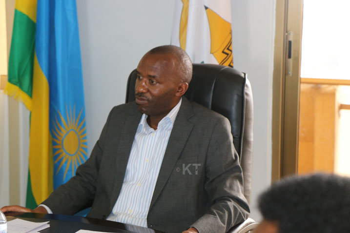 Niyongana Galican,ukuriye Komisiyo y'imibereho myiza muri Sena, yumva gahunda Minispoc ifite mu guteza imbere Siporo