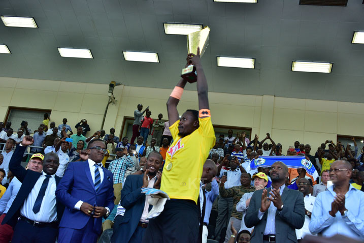 Bakame amanika igikombe cye cya mbere muri Rayon Sports