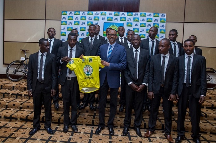 Perezida Kagame yakiriye abakinnyi b'umukino w'amagare, abashimira uko bitwaye ndetse anabemerera inkunga