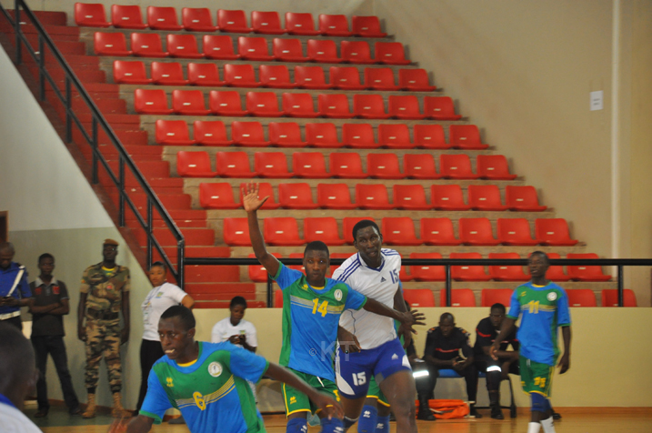 Abakinnyi b'u Rwanda bashakisha uko banyura mu rukuta rwa Mali