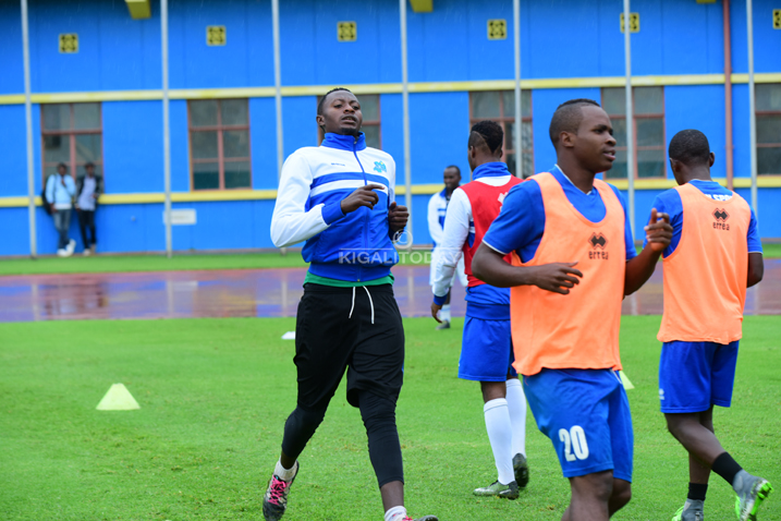 Nsengiyumva Moustapha na Ndayishimiye Eric Bakame mu myitozo ..