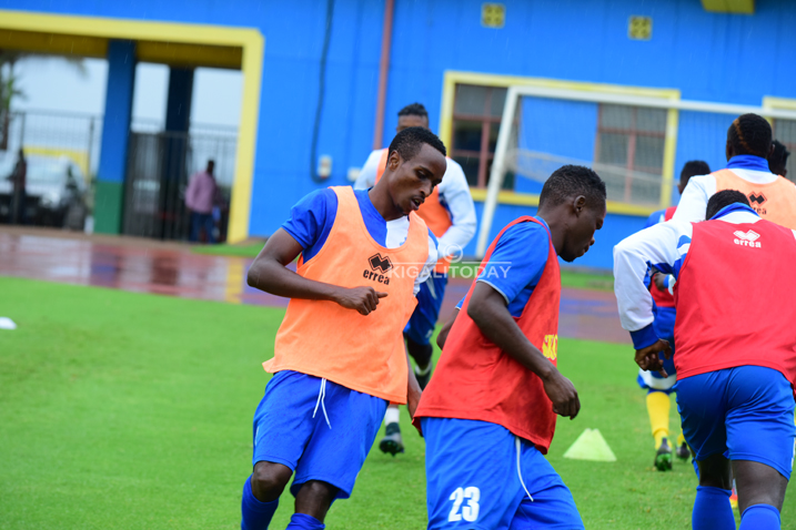 Abakinnyi ba Rayon Sports mu myitozo kuri Stade Amahoro