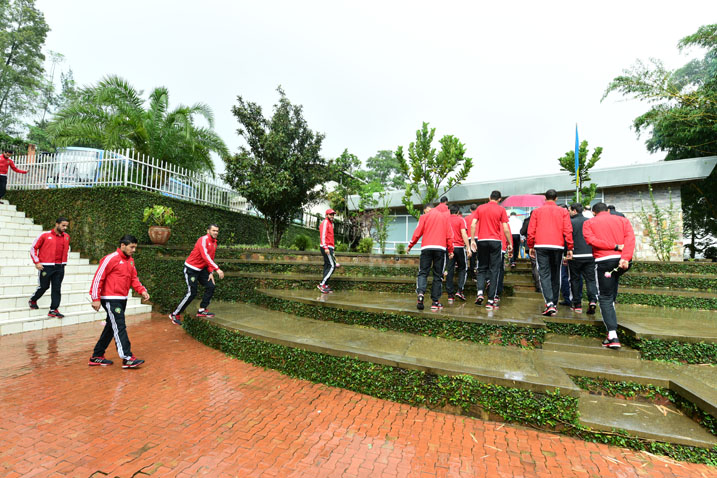 Bakigera ku rwibutso rwa Gisozi