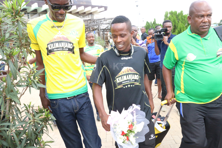 Haruna n'abafana bari baje kumwakira