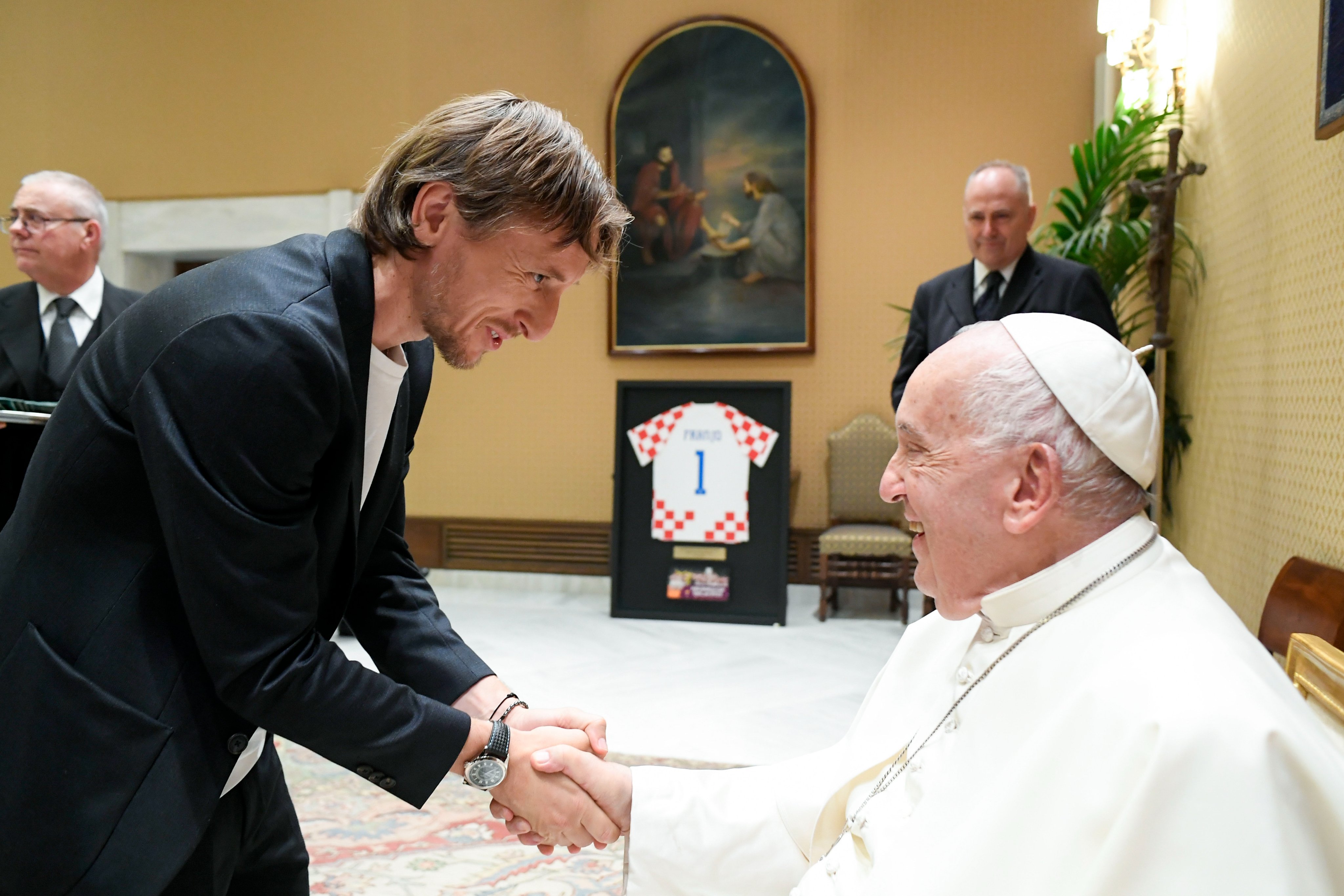 Luka Modric kapiteni wa Croatia yakirwa na Papa Francis