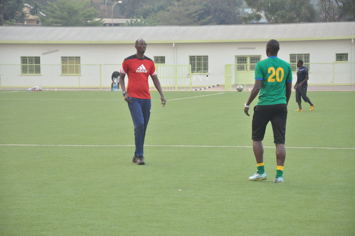 Eric Nshimiyimana wari wahawe akazi ko gutoza iyi kipe, arasatira Jimmy Mulisa ngo .......