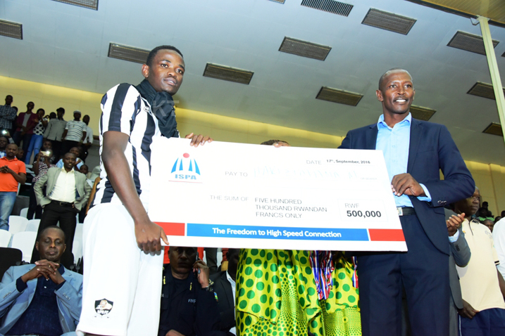 Hakizimana Muhadjili wahembwe nk'umukinnyi witwaye neza