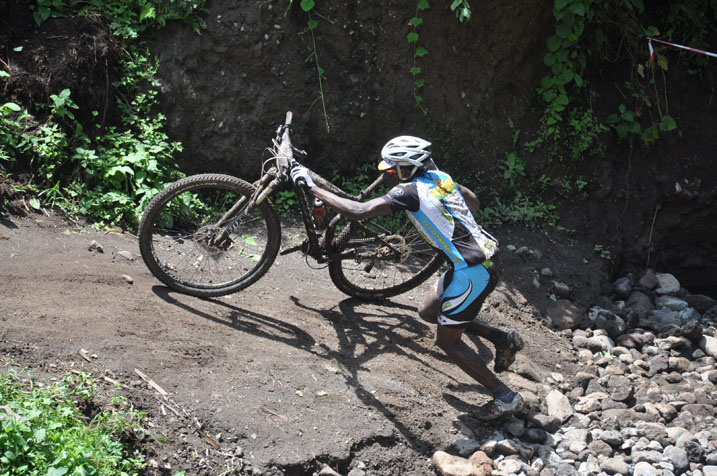 ZImwe mu nzira nyinshi ziba zigoranye, hakaba kwirwanaho