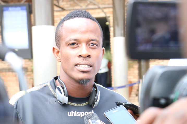 Haruna Niyonzima yatangaje ko n'ubwo ari mu rugo ariko aje mu kazi