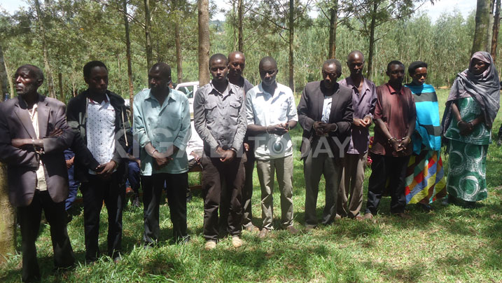 Ngo bajya kuragira nkijoro ahahawe Umuhinde ngo ahahinge umuceri akaba ataratangira kuhabyaza umusaruro bakisinzirira inka zikonera abaturage bahinga umuceri.