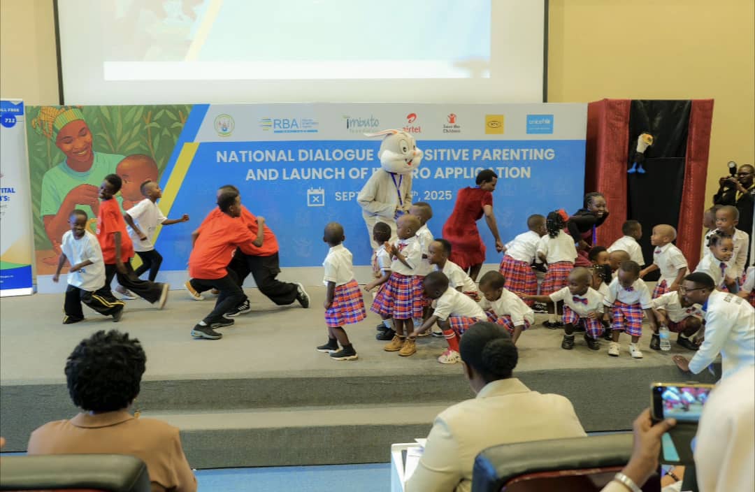 Abana basusurukije abitabiriye icyo gikorwa