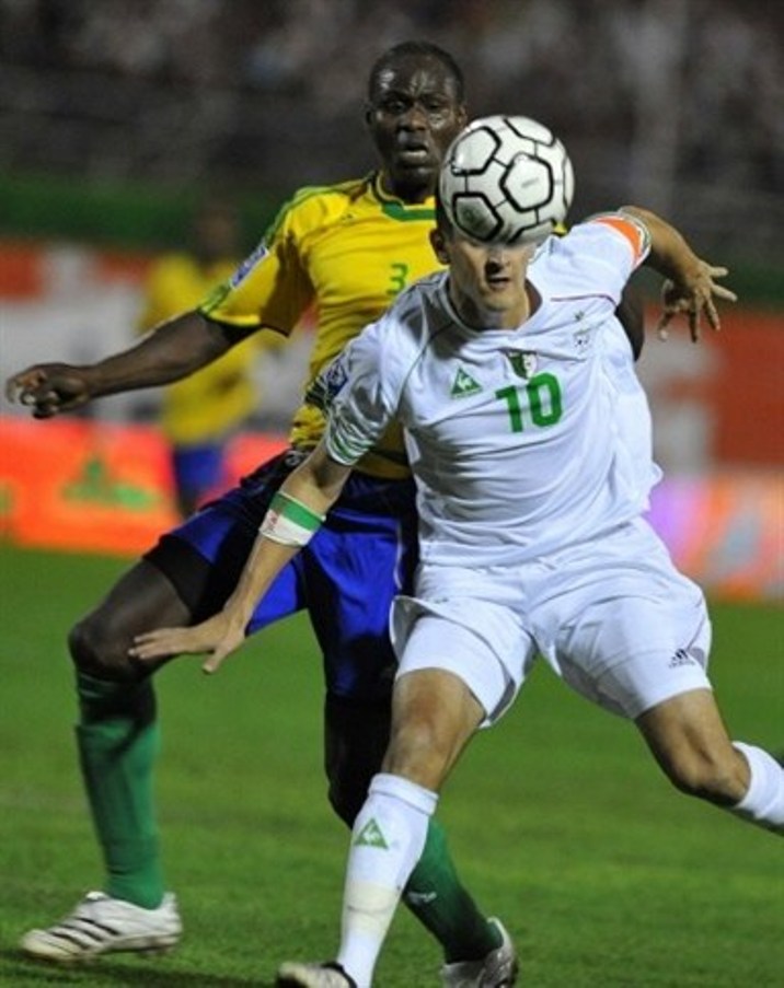 Mbere yo kuba umunyamahanaga Katawuti yagiye agaragaza ubwitange bukomeye mu kibuga mu ikipe y'igihugu Amavubi