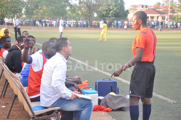 Umusifuzi yabanje kwanga ko uyu mutoza yicara aha