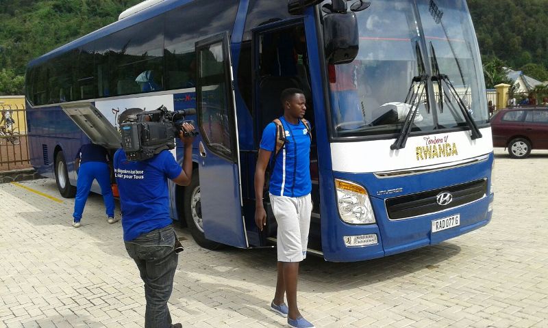 Ndayishimiye Eric Bakame ufatira Rayon Sports, asohoka mu modoka mbere yo gukina na Marines