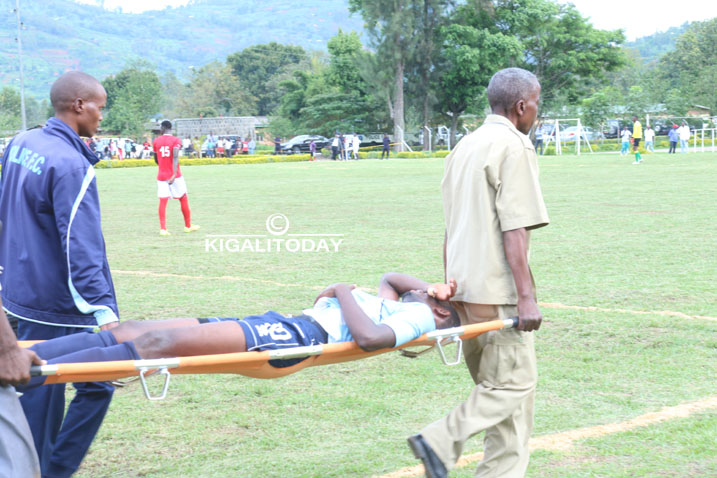 Danny Usengimana mu gice cya mbere yaje kugongana n'abakinnyi ba Musanze, ariko nyuma yagarutse mu kibuga