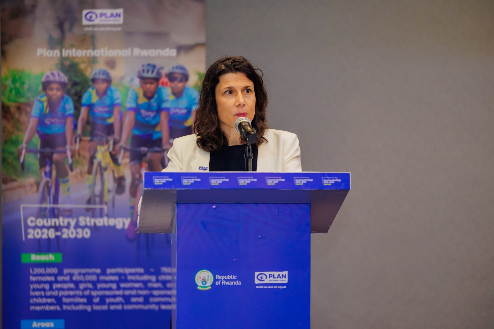 Minisitiri Uwimana Consolée na Emilie Fernandes