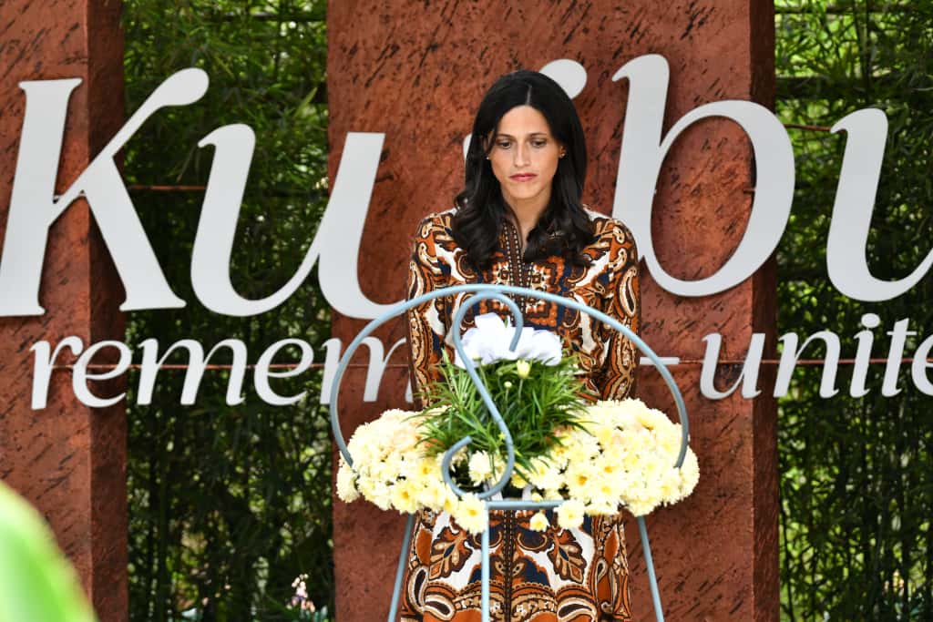 Minisitiri Éléonore Caroit yasuye urwibutso rwa Jenoside rwa Kigali