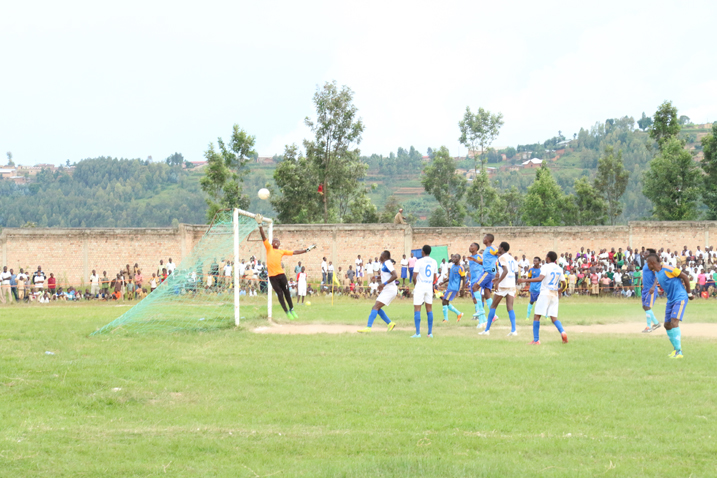 Rukundo Protogene ufatira Amagaju akuramo Coup-Franc ya Rayon Sports