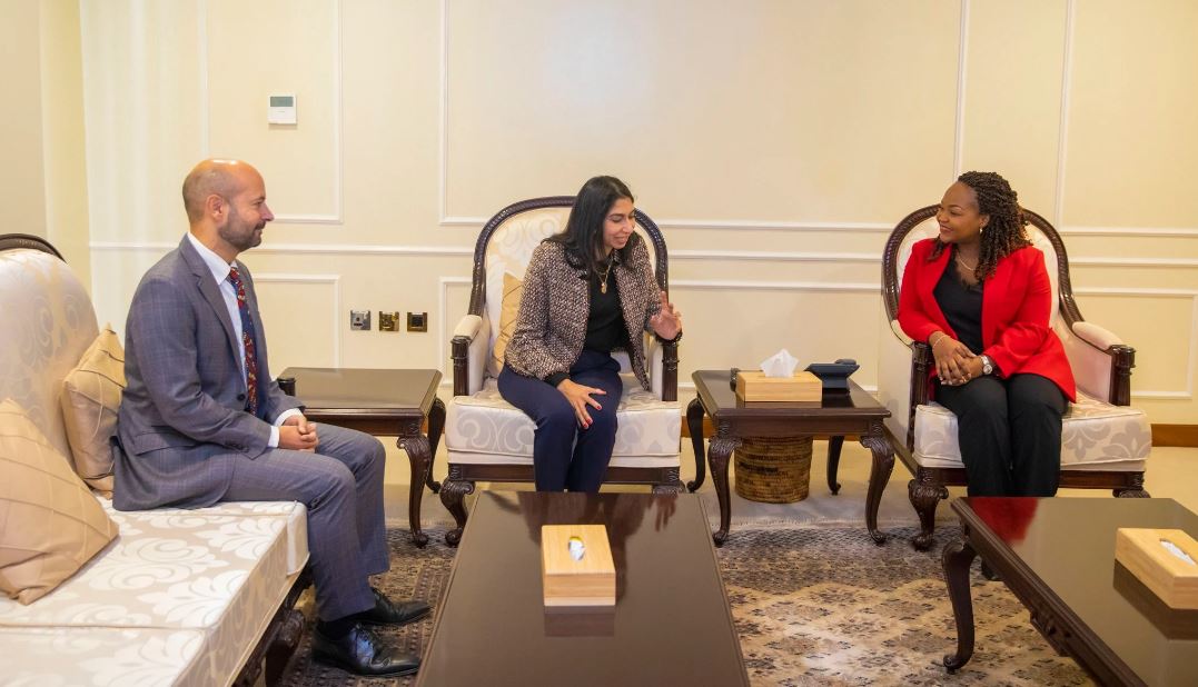 Min Braverman hamwe n'Umunyamabanga Uhoraho muri Minisiteri y'Ububanyi n'Amahanga, Mukeka Clementine na Ambasaderi w'u Bwongereza mu Rwanda, Omar Daair