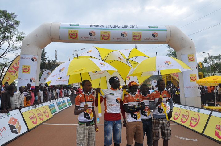 Abakinnyi ba Les Amis Sportifs na Cogebanque ibatera inkunga