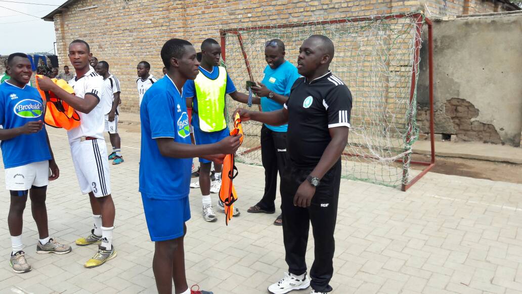 Bagirishya Anaclet utoza APR Hc atanga impano kuri aba bana b'i Kigoma