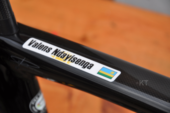 Buri gare riba ryanditseho izina ry'umukinnyi