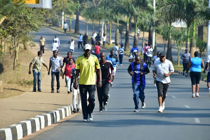 Mu ngeri zitandukanye, abantu bitabiriye Car Free Day i Kigali.