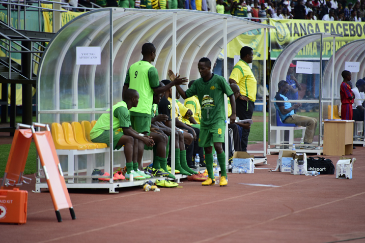 Haruna Niyonzima yaje gusimburwa habura iminota mike ngo umukino urangire