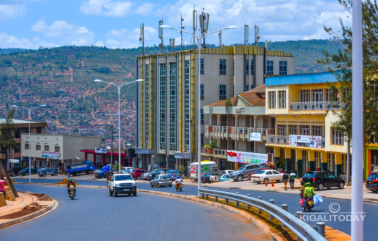 Iyubakwa ry'uyu muhanda ryatumye n'inzu ziwegereye zivugururwa 