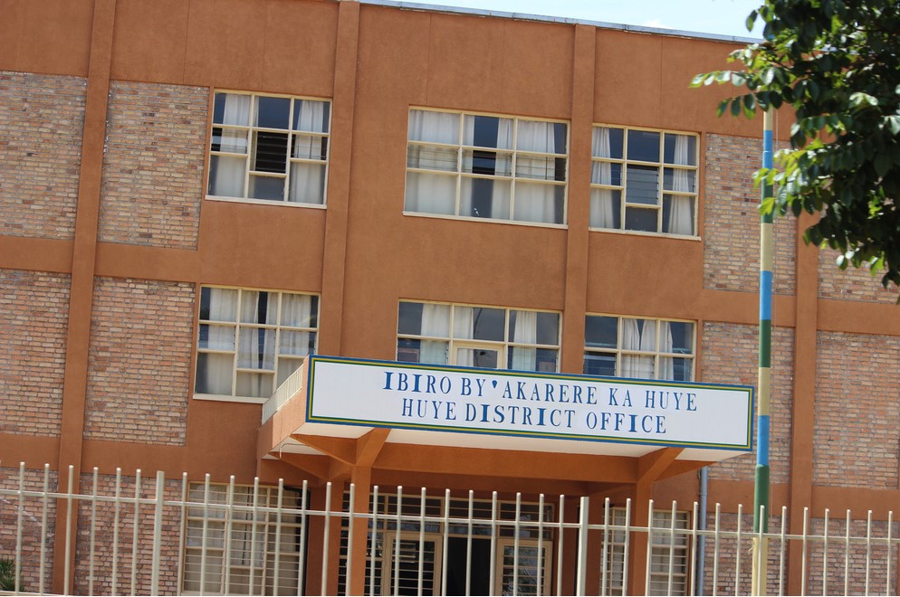 Abantu icyenda bo mu Karere ka Huye bahiriye muri operasiyo yo kumena inzoga z